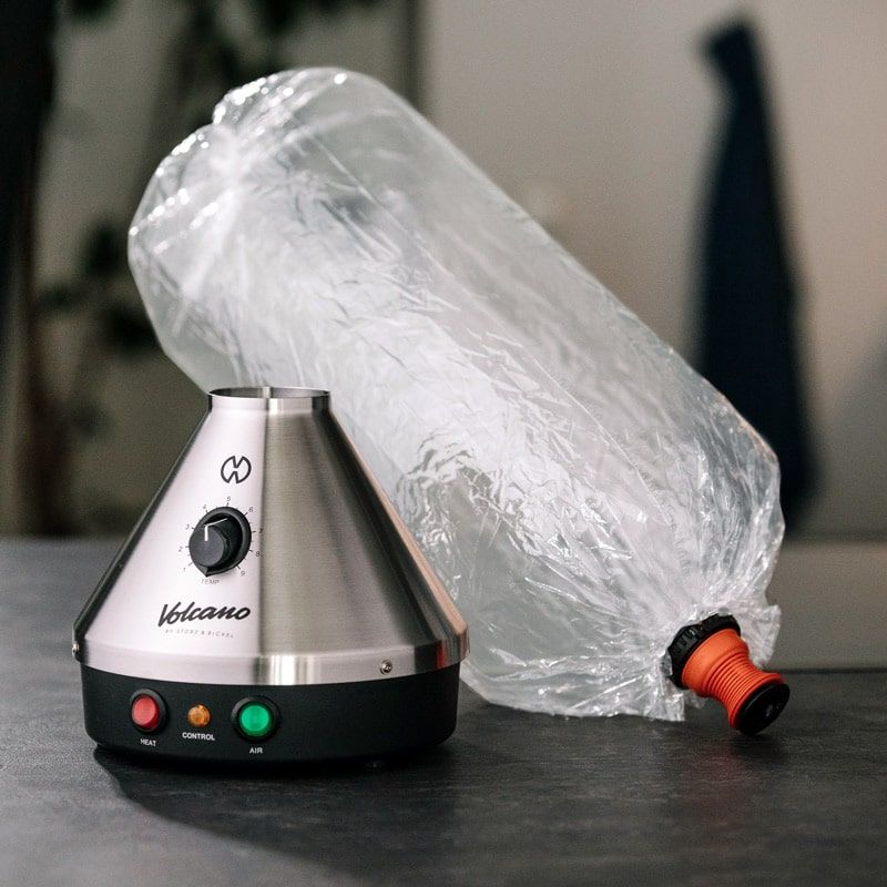 Vaporizador herbal marca Storz & Bickel Volcano Classic vista frontal con globlo foto real color silver